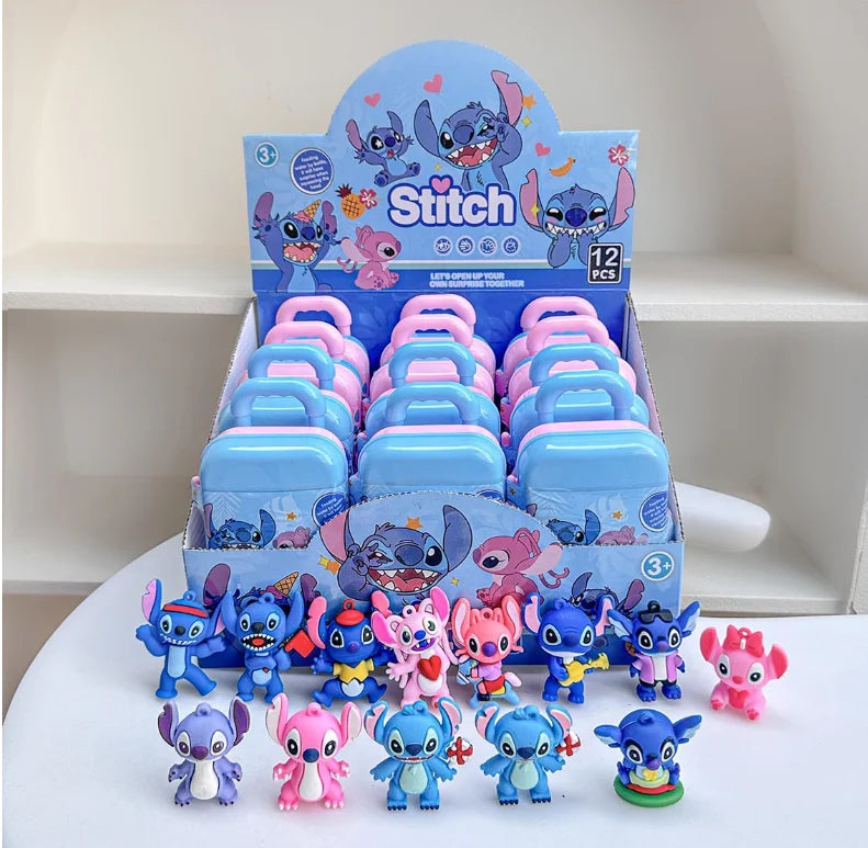 علبة مفاجآت ديزني – 12 شخصية Stitch مع حقيبة صغيرة