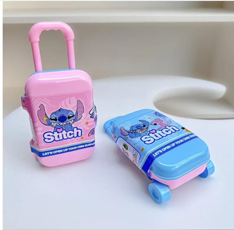 علبة مفاجآت ديزني – 12 شخصية Stitch مع حقيبة صغيرة