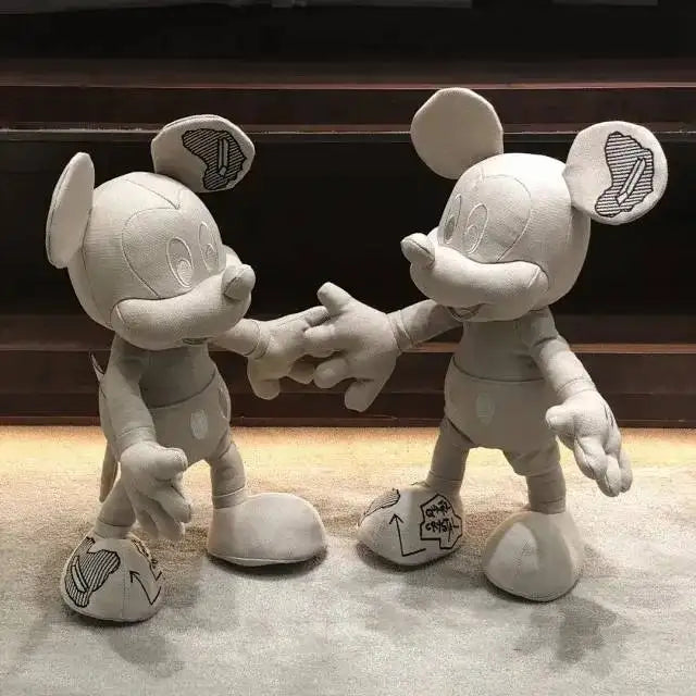 دمية ميكي ماوس الفاخرة إصدار الذكرى 90 (47 سم) – دمية قماشية فخمة | نسخة محدودة احتفالية من ديزني