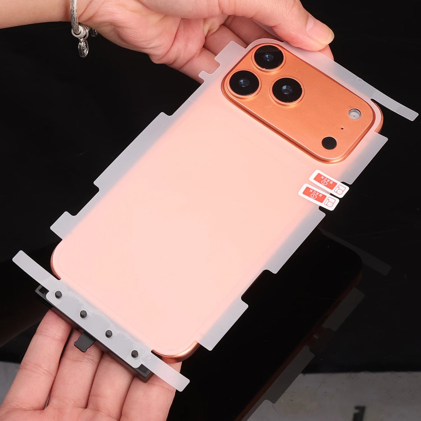 لاصق حماية هيدروجيل كامل التغطية لإطار وخلفية آيفون 17 – حماية HD بدون تأثير على الشكل