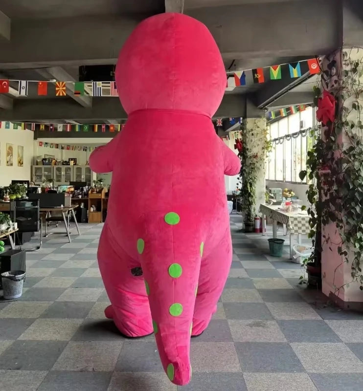 زي تميمة التنين البنفسجي القابل للنفخ – من MINISO Disney | بطول 2 إلى 2.6 متر | للكبار | مثالي للكوسبلاي والكرنفالات والعروض