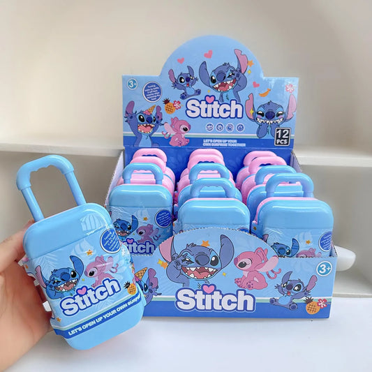 علبة مفاجآت ديزني – 12 شخصية Stitch مع حقيبة صغيرة