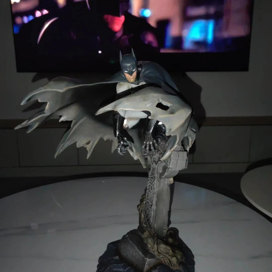 مجسمات باتمان من Pop Mart – إصدار رسمي أصلي | زينة مكتبية أنيقة وعصرية