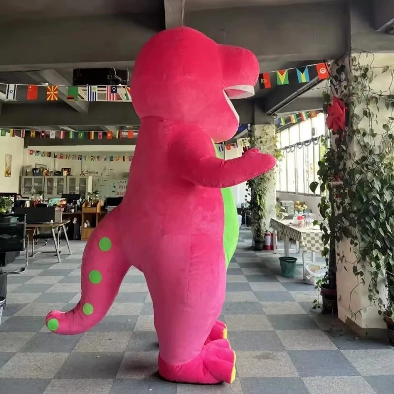 زي تميمة التنين البنفسجي القابل للنفخ – من MINISO Disney | بطول 2 إلى 2.6 متر | للكبار | مثالي للكوسبلاي والكرنفالات والعروض