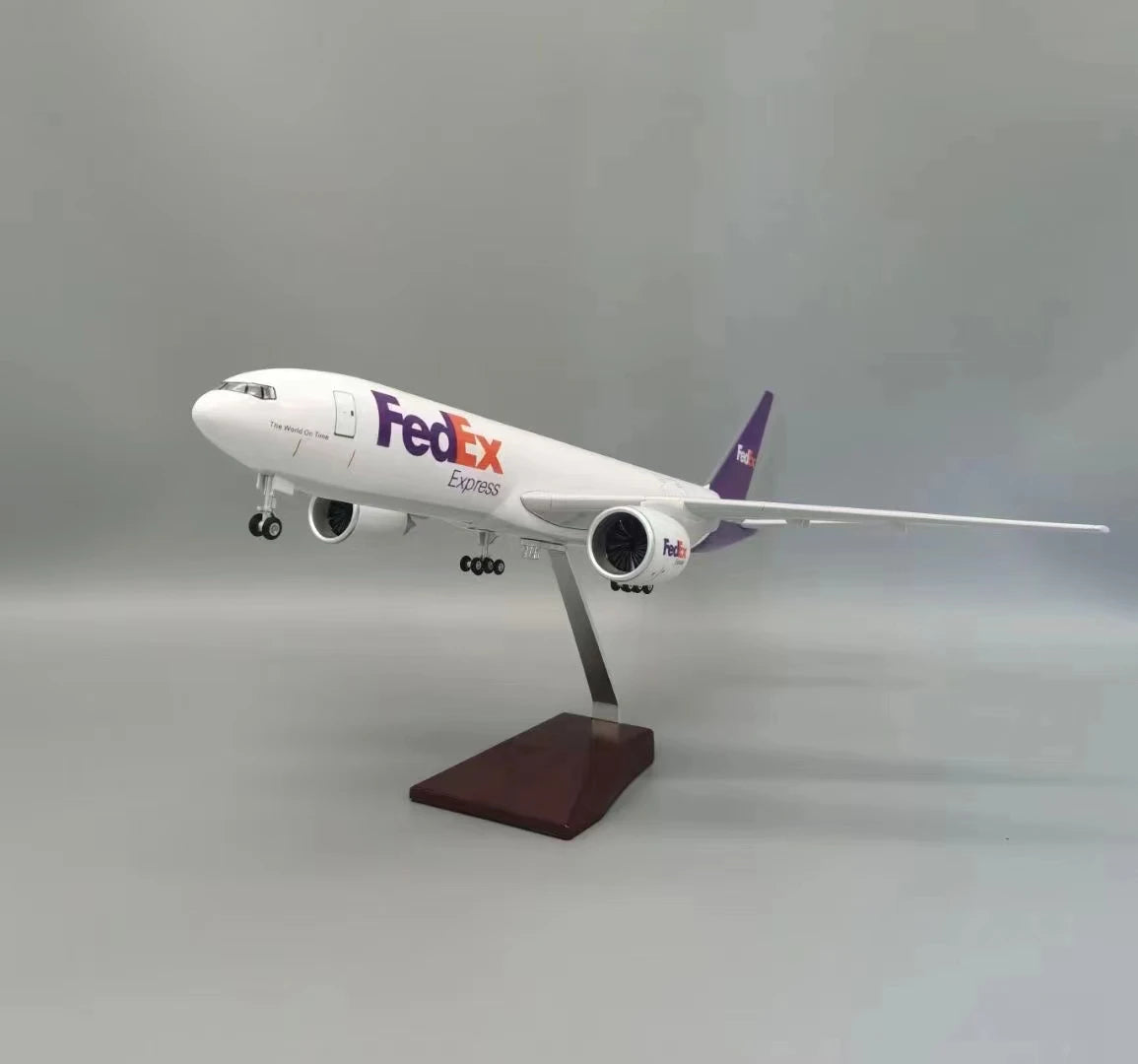 مجسم طائرة FedEx – بمقياس 1/157 بطول 47 سم