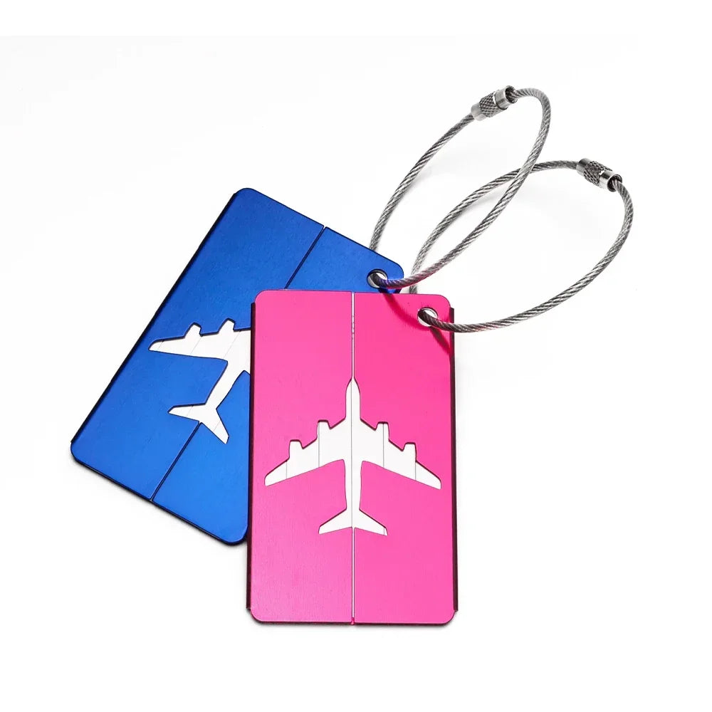 بطاقة تعريف للحقائب من الألمنيوم – أنيقة، متينة، ومناسبة للسفر