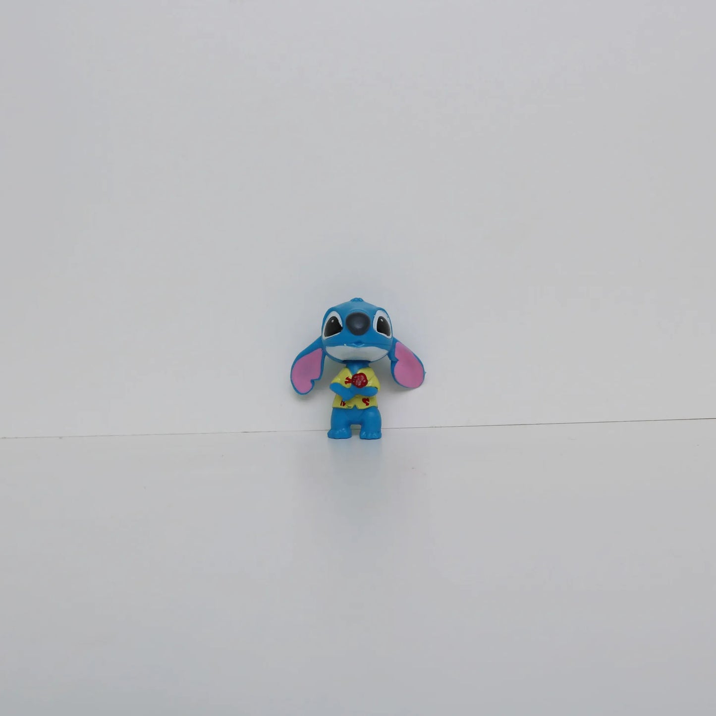 طقم مجسمات ليلو وستيتش – 10 قطع | تصميم كرتوني لطيف | زينة للمكتب أو تزيين الكيك