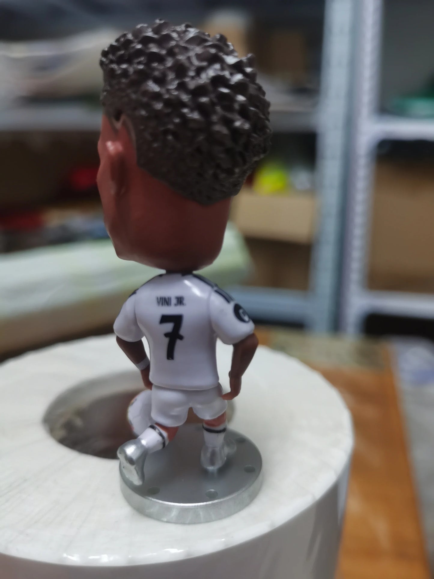 مجسم فينيسيوس جونيور (Vini Jr) – النجم البرازيلي | إصدار 2025 | ارتفاع 2.5 إنش (حوالي 6.5 سم)