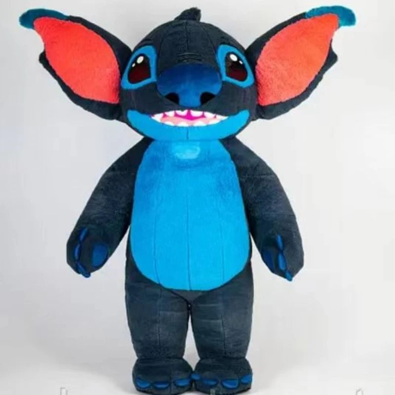 زي تميمة منتفخ ضخم من MINISO – شخصية لينا بيل أو الدب الفراولة