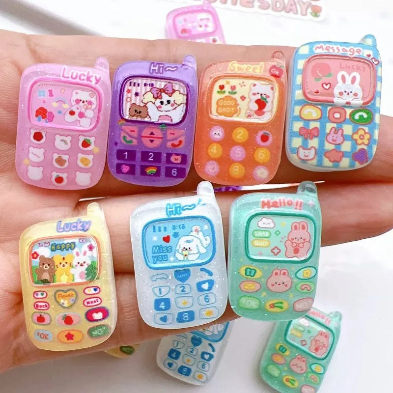 ميدالية هاتف كرتوني لابوبو 15-17 سم – إكسسوار ميني كيوت | قطعة زينة للدمى أو هدية ثنائية