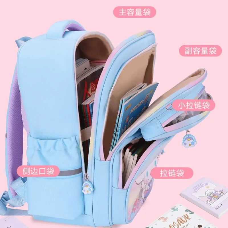 حقيبة مدرسية بعجلات Kuromi للبنات – تصميم كرتوني Melody – كبيرة السعة مع خيار 2 أو 6 عجلات لتخفيف الحمل