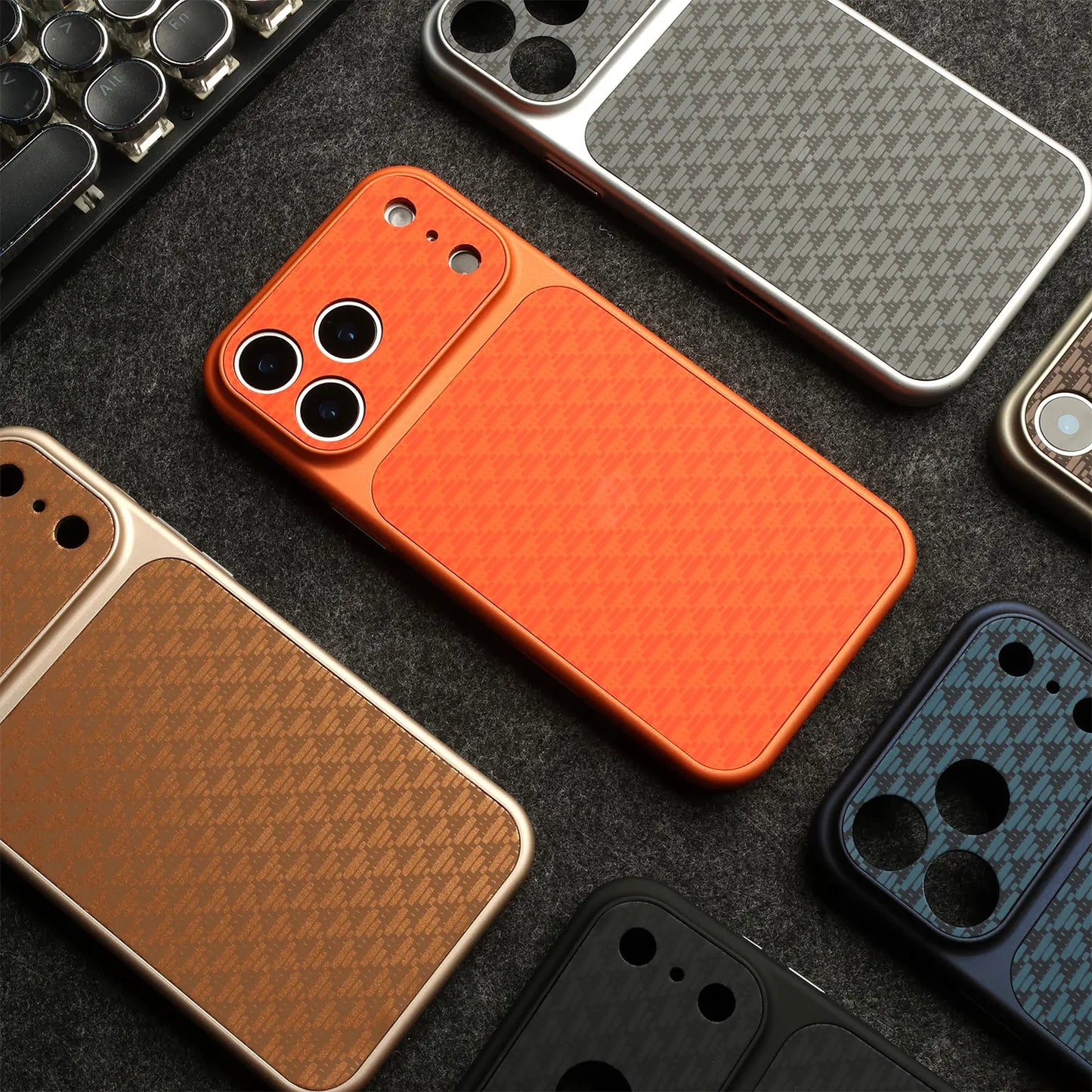 كفر آيفون مقاوم للصدمات بملمس ألياف كربونية مع طلاء PC – إطار برتقالي أنيق