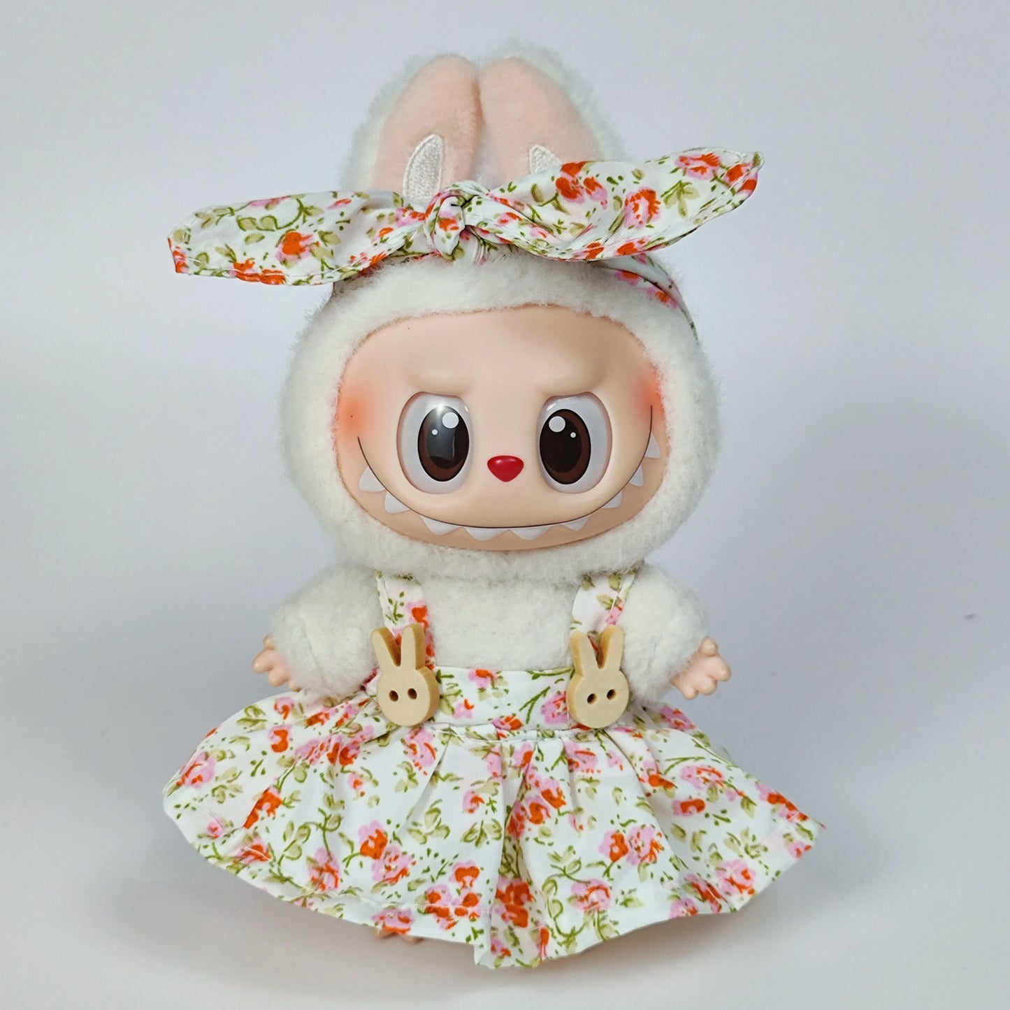 لبس تنورة ورود لابوبو 17 سم – طقم فلورال كيوت | ملابس للحفلات لدمى Labubu I & II