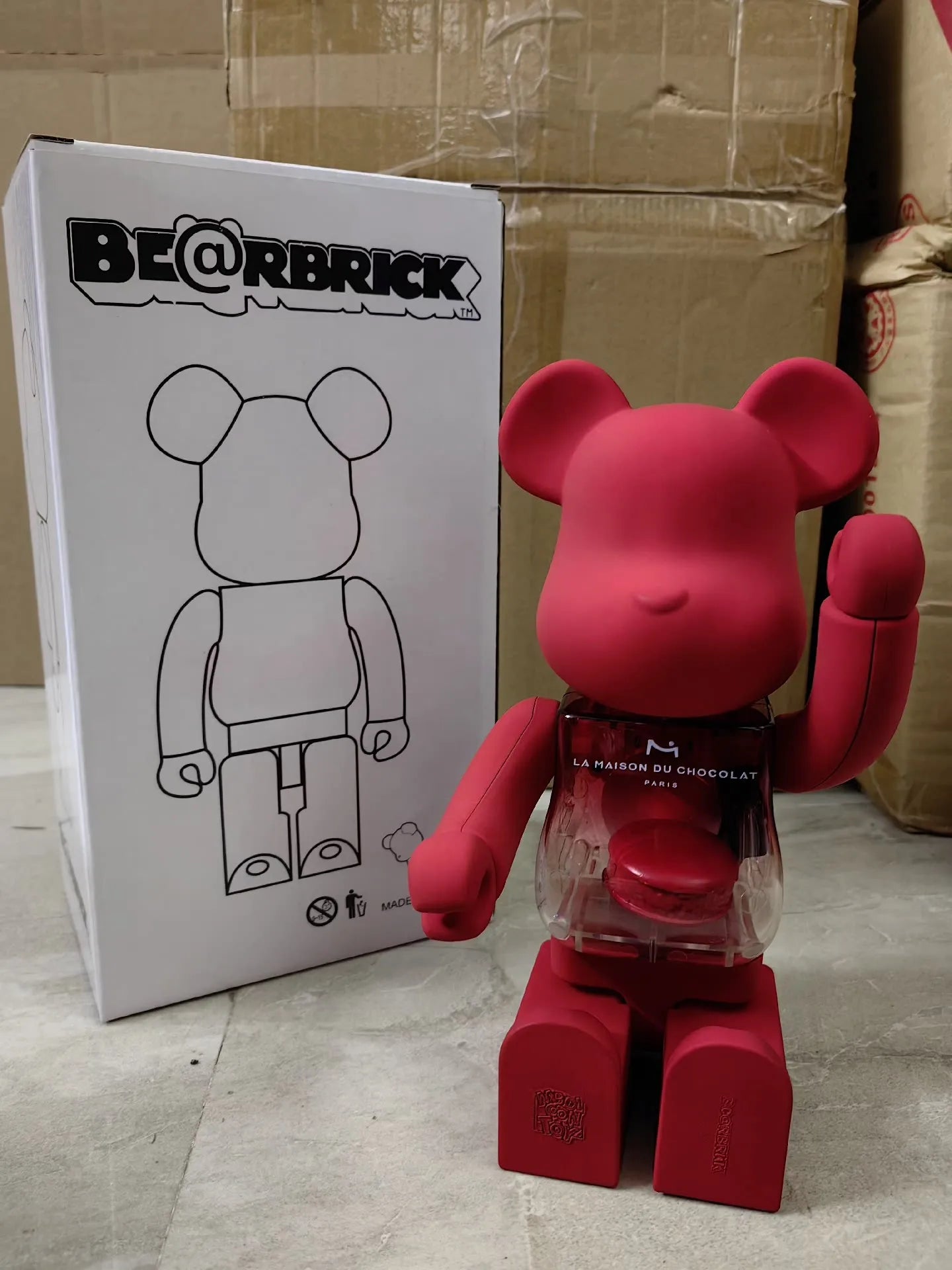 تمثال Bearbrick 400% – إصدار Red Velvet Macaron بارتفاع 28 سم