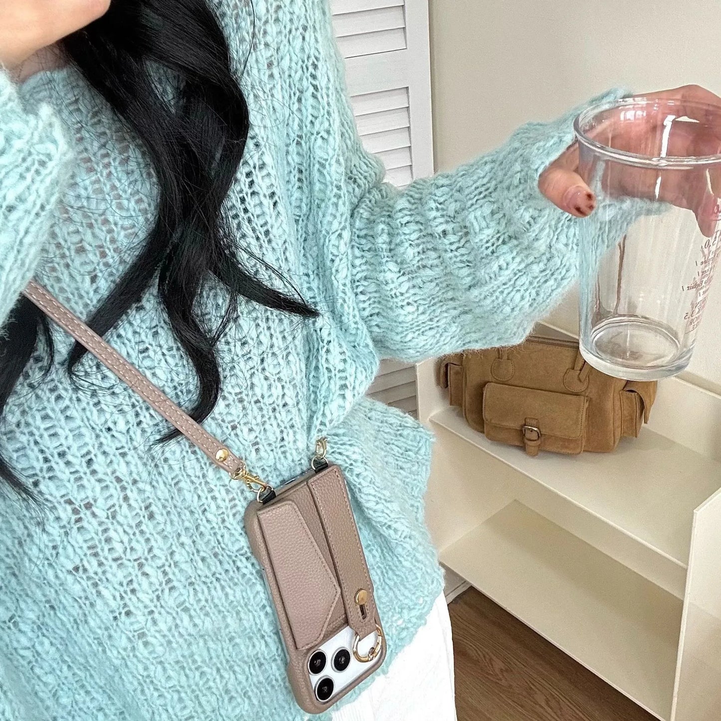 كفر آيفون جلد مع محفظة وحلقة + حزام كروس بودي ومعصم – حامل بطاقات وحماية متكاملة