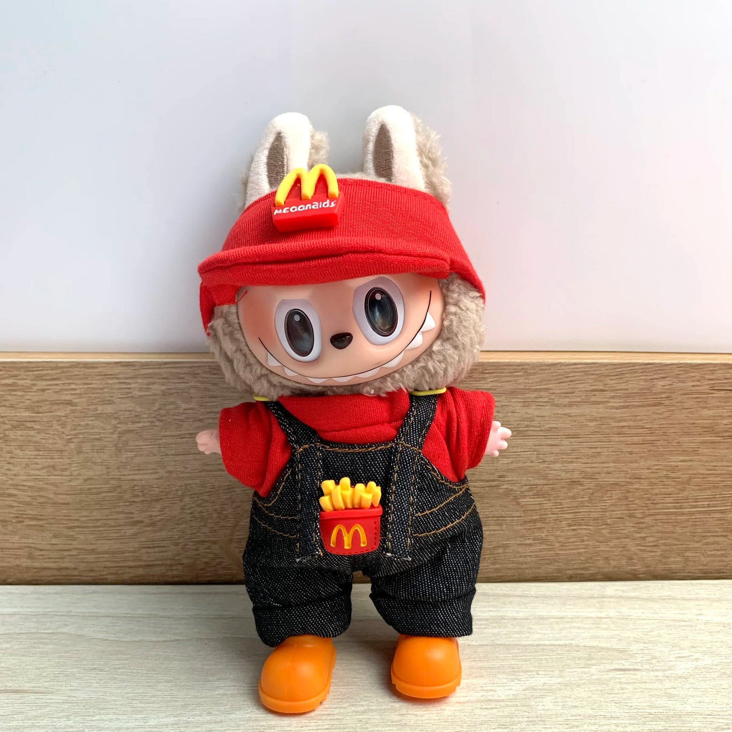 طقم لابوبو 15-17 سم – تيشيرت + بنطلون + ربطة شعر + شنطة | إكسسوارات كيوت للدمى – DIY ستايل