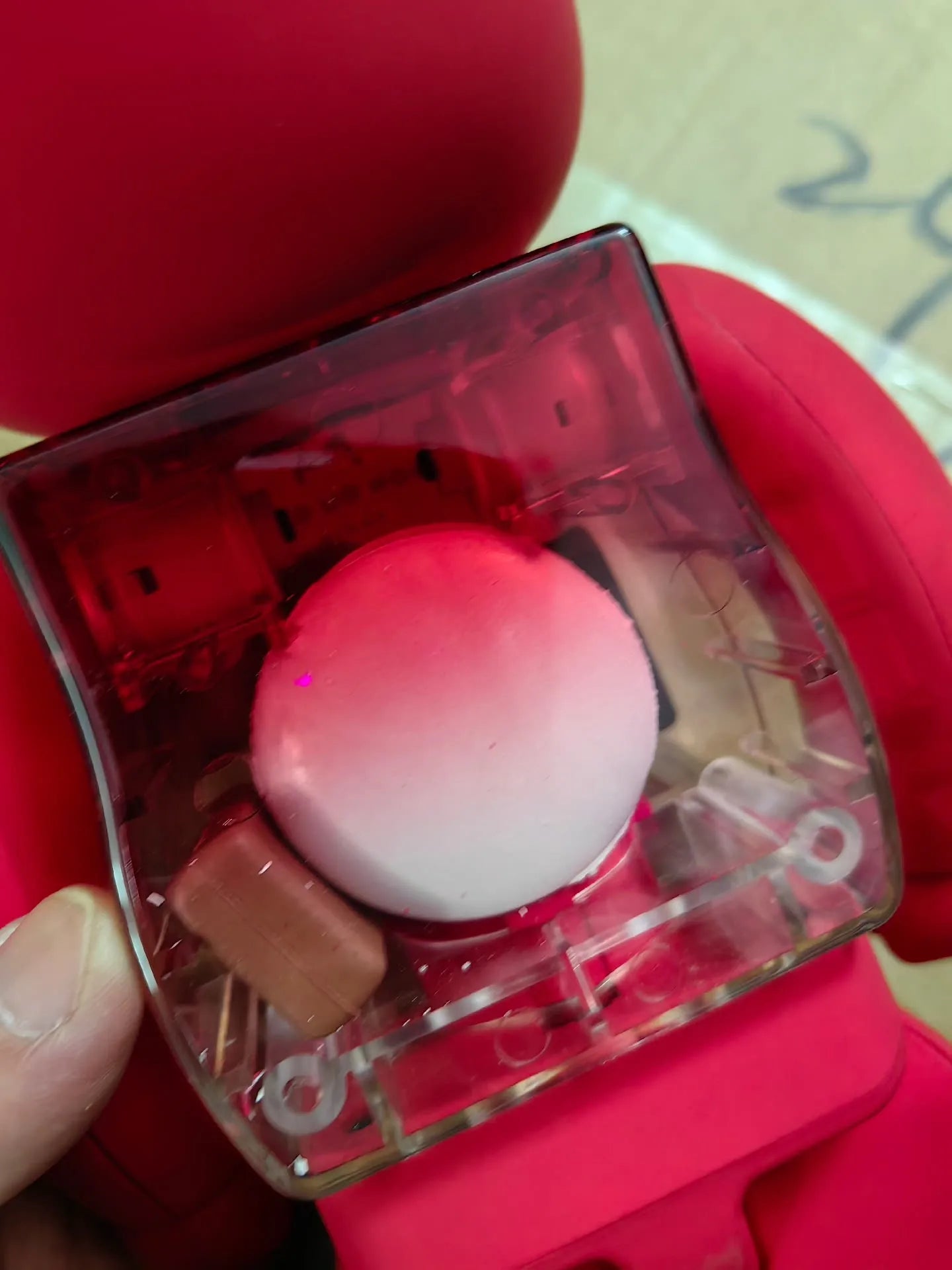 تمثال Bearbrick 400% – إصدار Red Velvet Macaron بارتفاع 28 سم