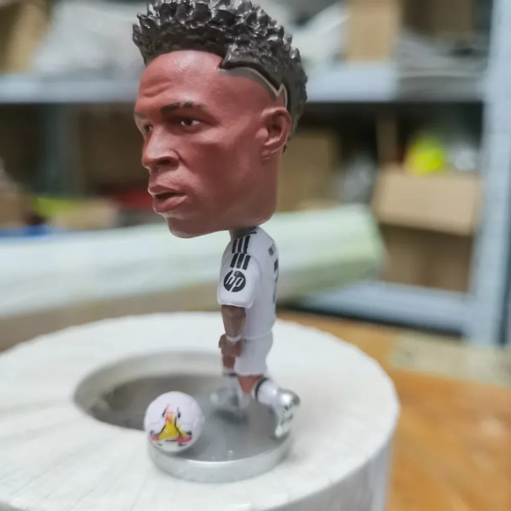 مجسم فينيسيوس جونيور (Vini Jr) – النجم البرازيلي | إصدار 2025 | ارتفاع 2.5 إنش (حوالي 6.5 سم)