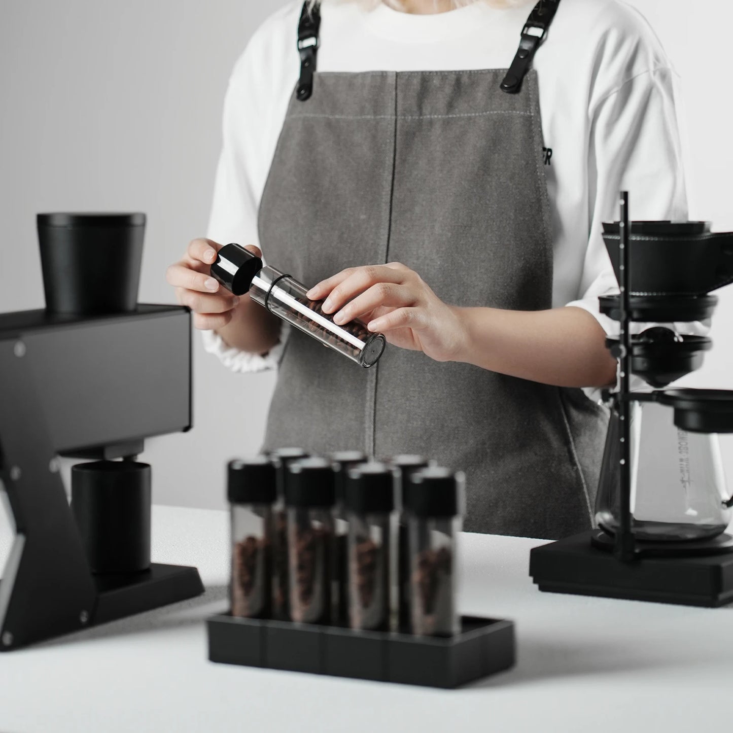 أنبوب تخزين حبوب القهوة MHW-3BOMBER – تصميم مغناطيسي + صمام تفريغ هواء | سعة 15-20 جم – لمحبي القهوة المختصة