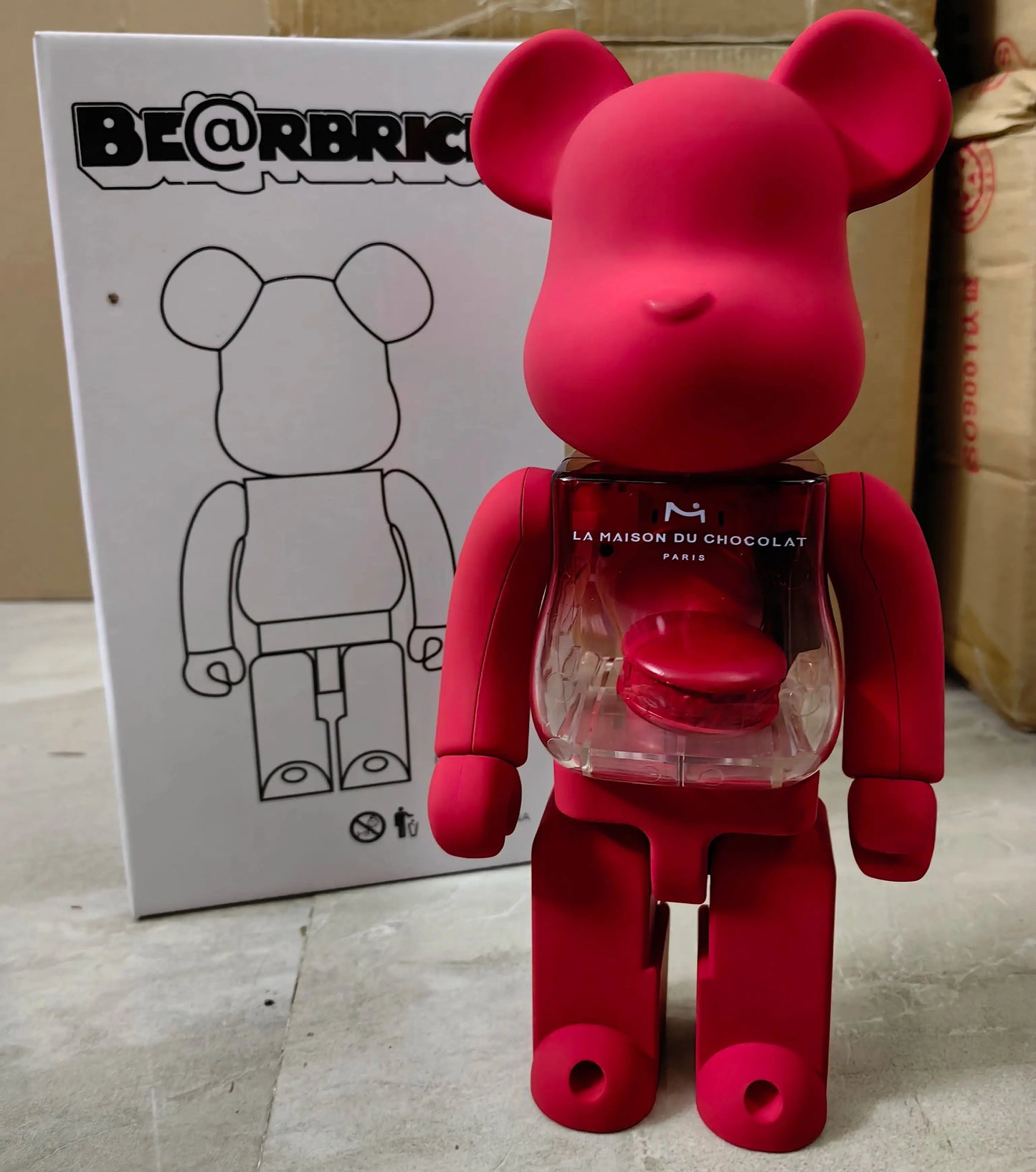 تمثال Bearbrick 400% – إصدار Red Velvet Macaron بارتفاع 28 سم