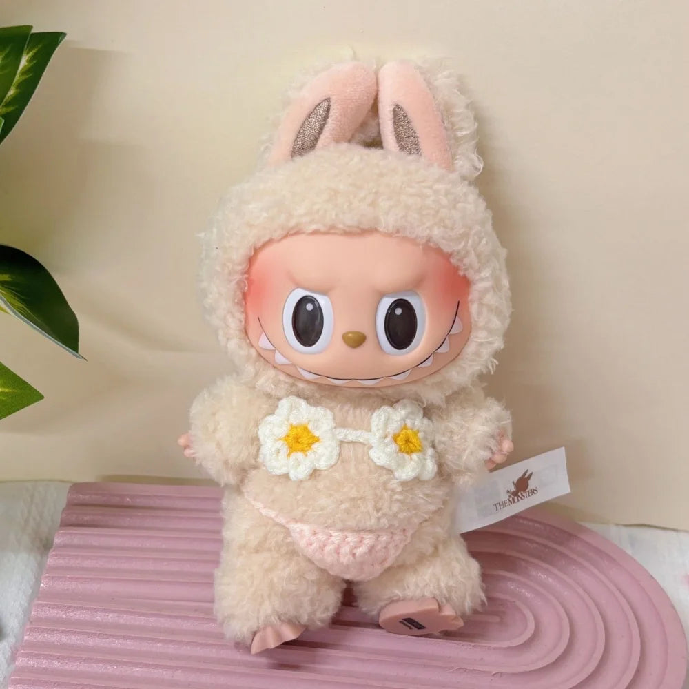 طقم بكيني لابوبو 15-17 سم – ستايل هاواي + تنورة عشب | 2 قطع – لبس شاطئ كيوت للدمى المحشوة