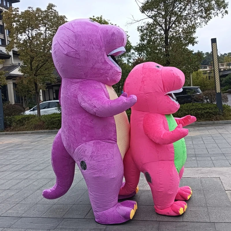 زي تميمة التنين البنفسجي القابل للنفخ – من MINISO Disney | بطول 2 إلى 2.6 متر | للكبار | مثالي للكوسبلاي والكرنفالات والعروض