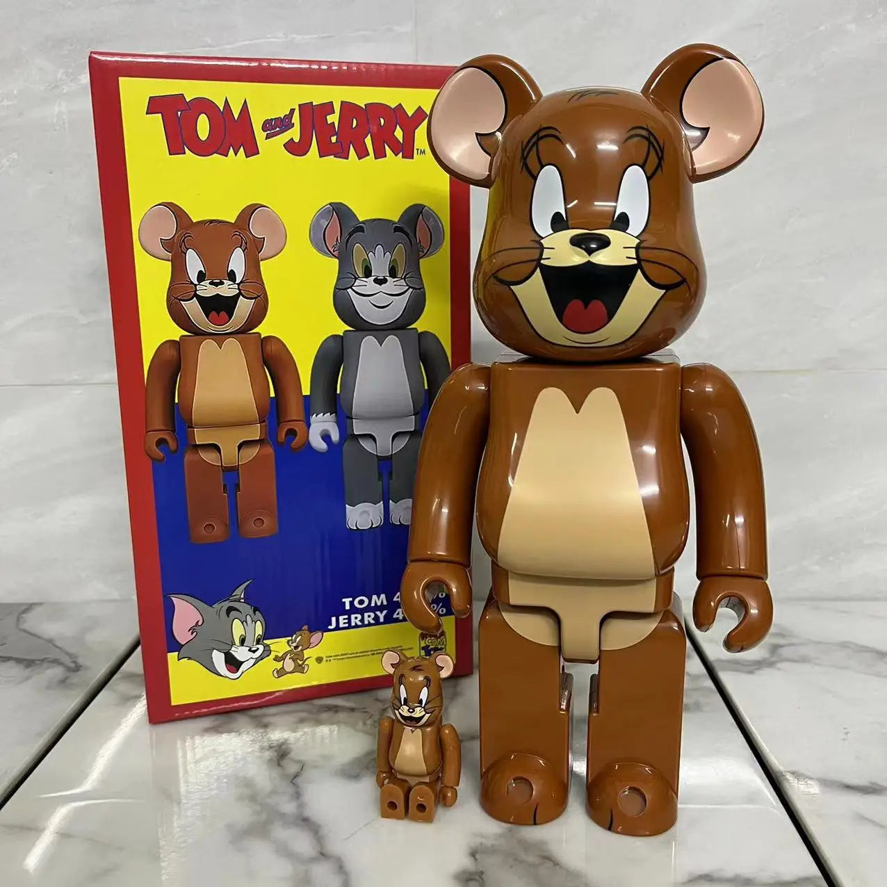 تمثال 400% BEARBRICK – تصميم "توم" و"جيزي" بأسلوب Violent Bear بارتفاع 28 سم