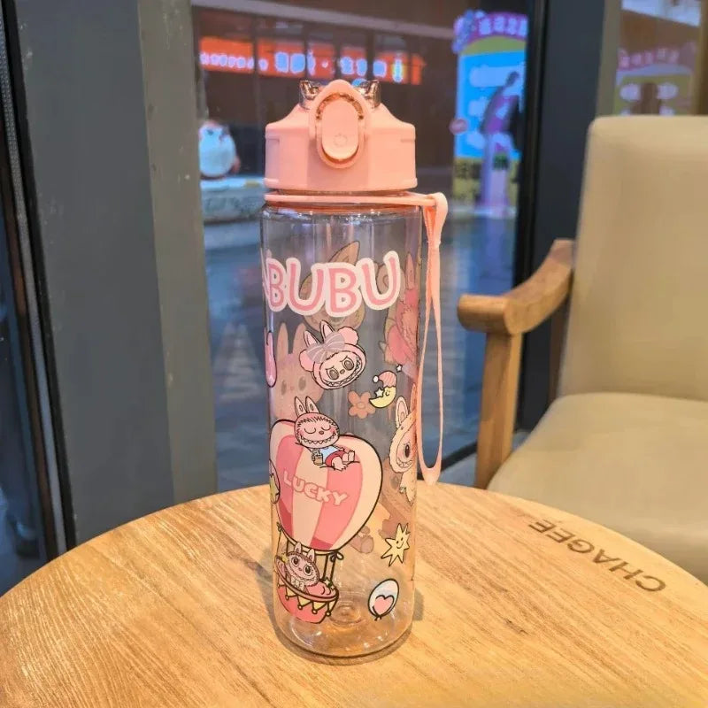 زجاجة ماء سفر لابوبو – تصميم كرتوني شفاف مع يد حمل ومصّاصة