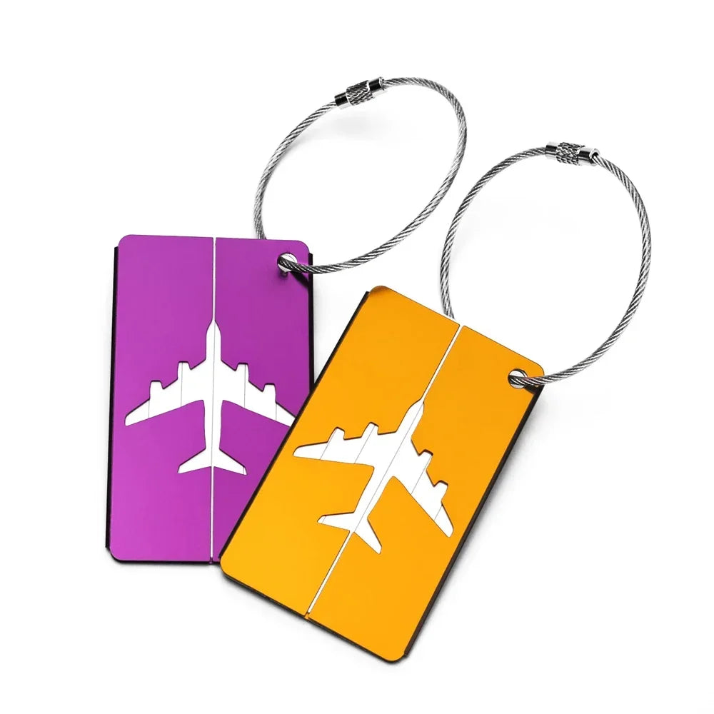 بطاقة تعريف للحقائب من الألمنيوم – أنيقة، متينة، ومناسبة للسفر
