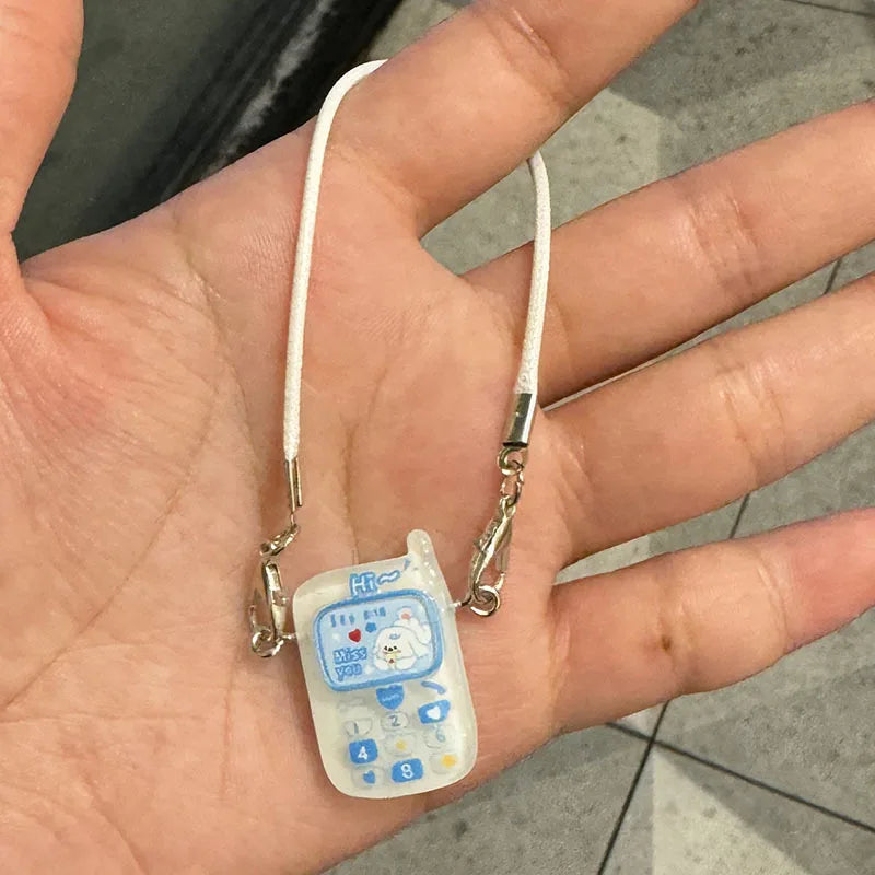 ميدالية هاتف كرتوني لابوبو 15-17 سم – إكسسوار ميني كيوت | قطعة زينة للدمى أو هدية ثنائية