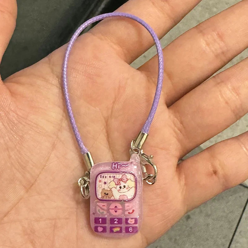 ميدالية هاتف كرتوني لابوبو 15-17 سم – إكسسوار ميني كيوت | قطعة زينة للدمى أو هدية ثنائية