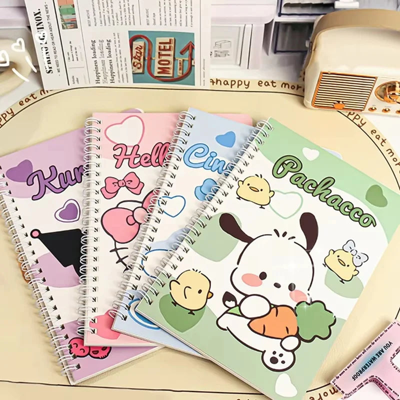 مجموعة 4 دفاتر حلزونية مقاس A5 من سانريو (Hello Kitty، باتشاكّو، سينامورول، كورو مي)