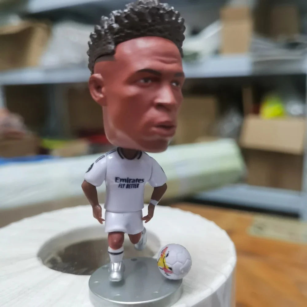 مجسم فينيسيوس جونيور (Vini Jr) – النجم البرازيلي | إصدار 2025 | ارتفاع 2.5 إنش (حوالي 6.5 سم)