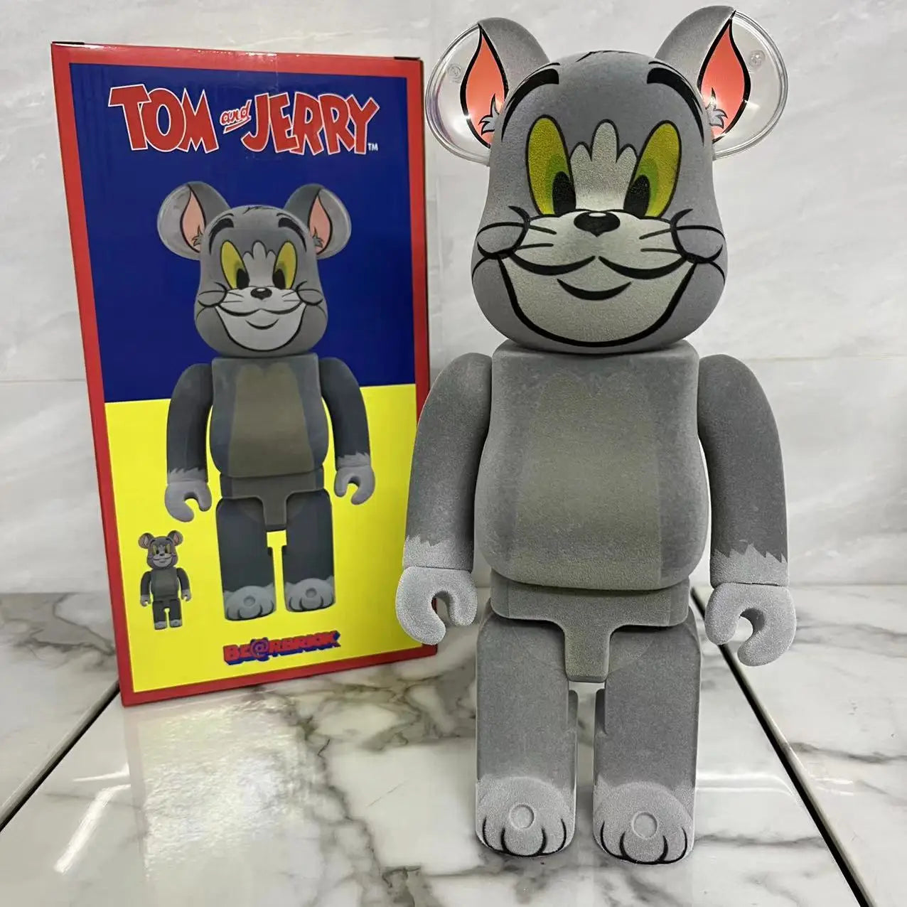 تمثال 400% BEARBRICK – تصميم "توم" و"جيزي" بأسلوب Violent Bear بارتفاع 28 سم