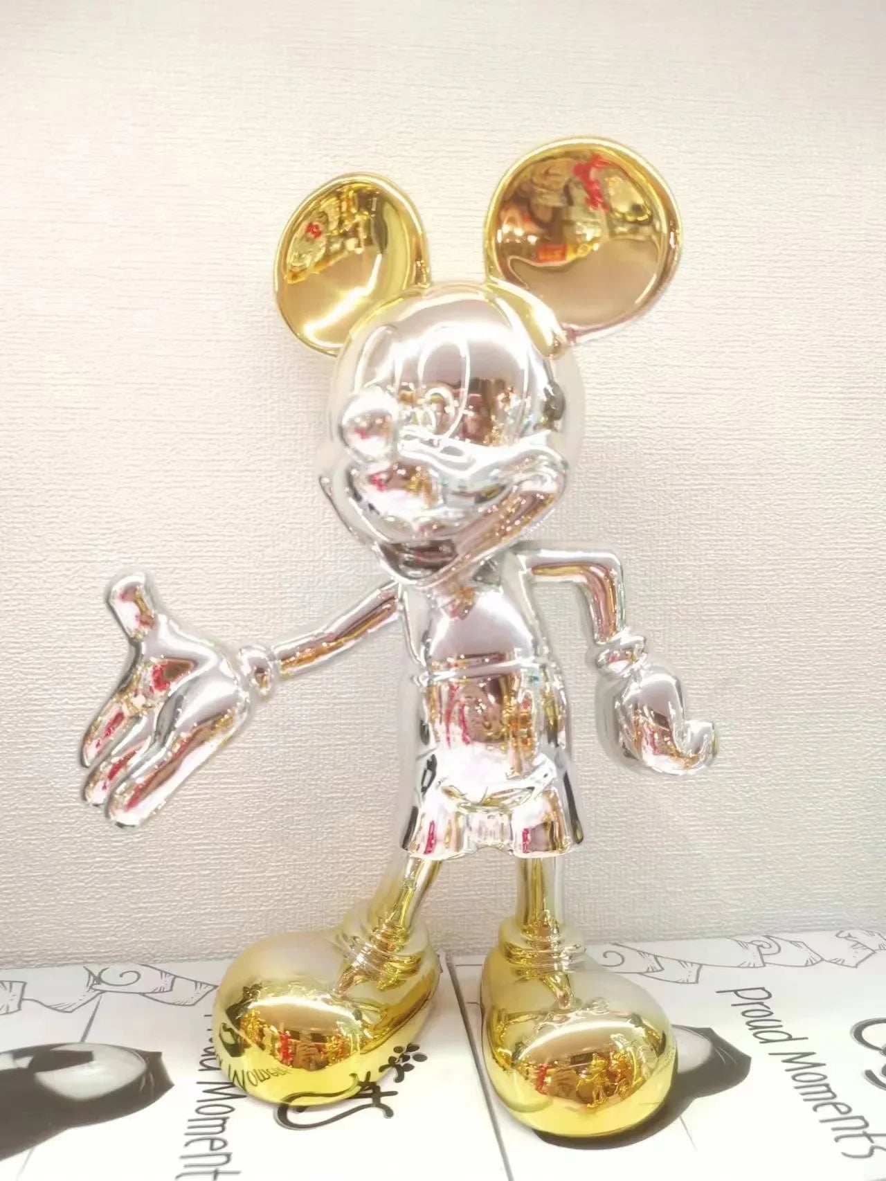 تمثال ميني ماوس العصري – مجسم ديكوري من الراتنج بحجم 20/30 سم