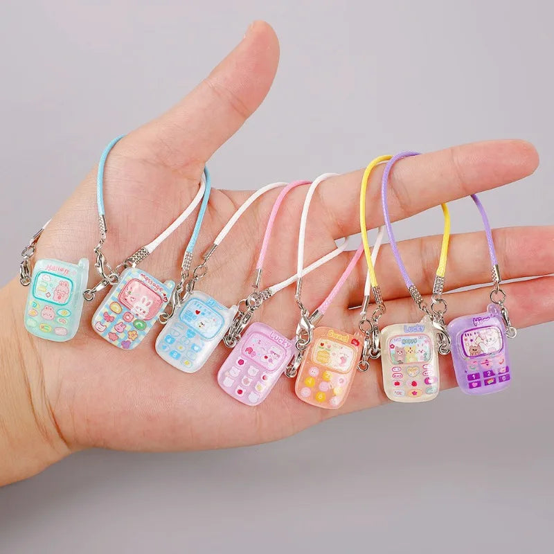 ميدالية هاتف كرتوني لابوبو 15-17 سم – إكسسوار ميني كيوت | قطعة زينة للدمى أو هدية ثنائية