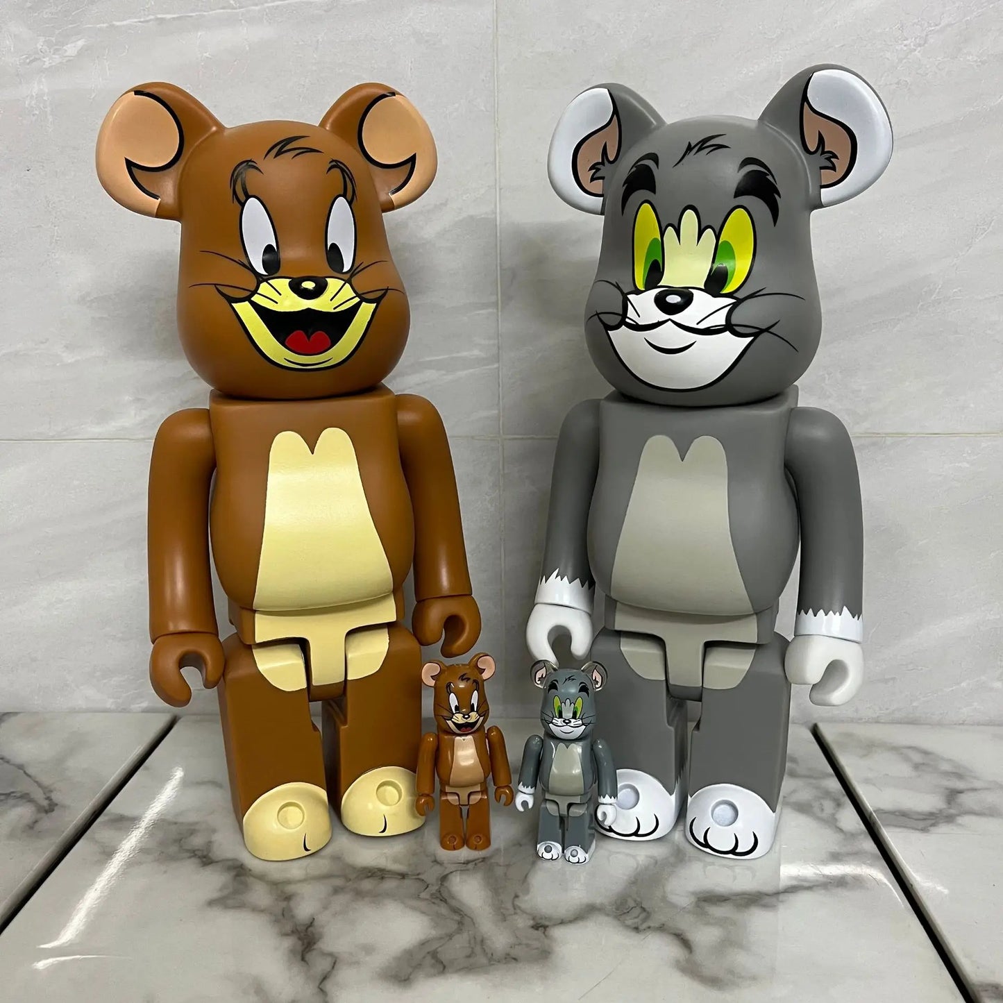 تمثال 400% BEARBRICK – تصميم "توم" و"جيزي" بأسلوب Violent Bear بارتفاع 28 سم