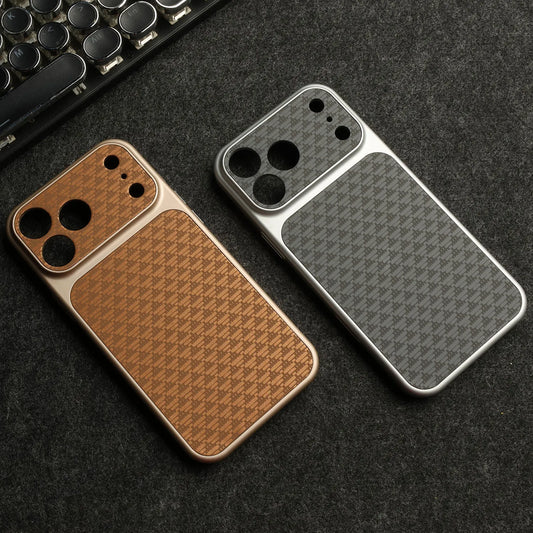 كفر آيفون مقاوم للصدمات بملمس ألياف كربونية مع طلاء PC – إطار برتقالي أنيق