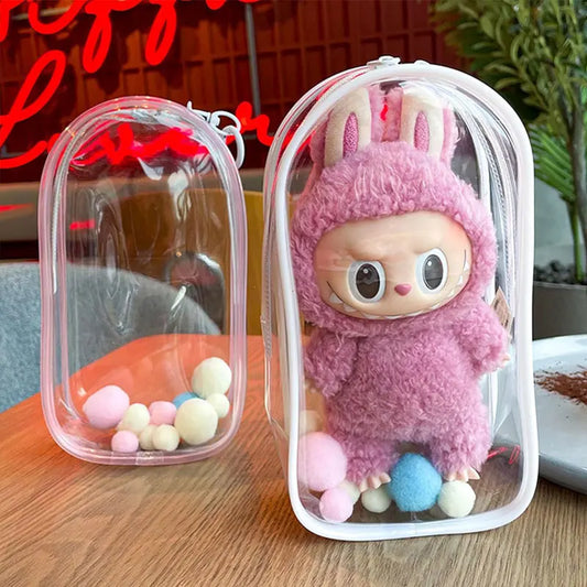 علبة حماية وتعليق لابوبو 19 سم – شنطة شفافة مع علاقة | كفر بلاستيك لدمى Labubu كيوت للعرض أو الهدايا