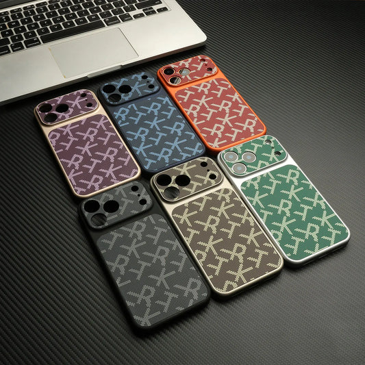 كفر آيفون بنقشة مونوغرام مع إطار برتقالي وأحمر – حماية قوية ضد الصدمات