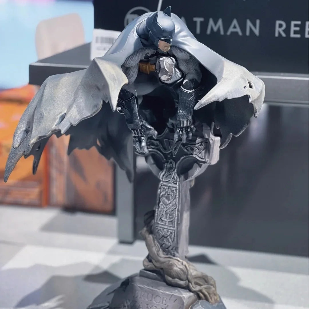 مجسمات باتمان من Pop Mart – إصدار رسمي أصلي | زينة مكتبية أنيقة وعصرية