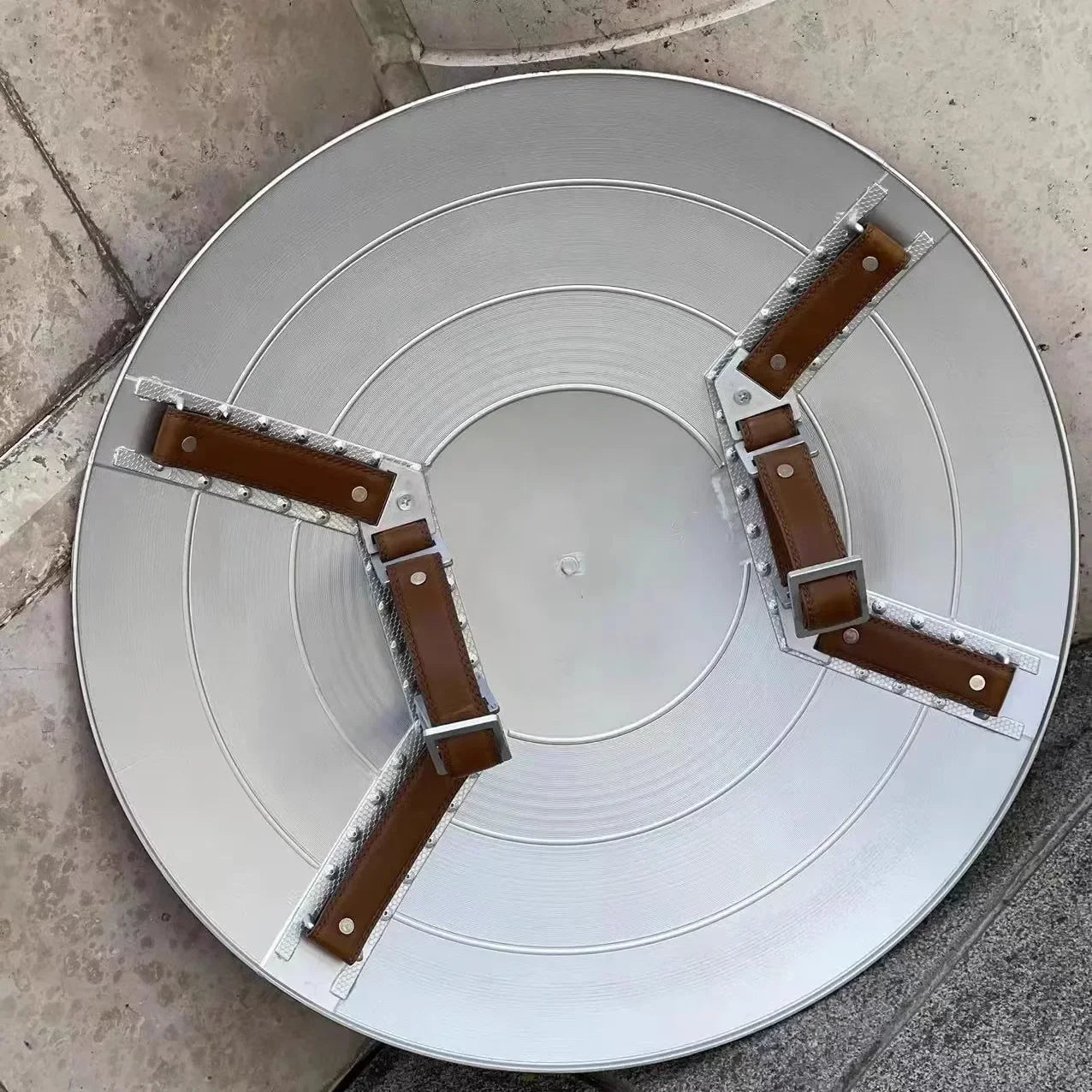 درع كابتن أمريكا – نسخة فاخرة | قطر 60 سم | تصميم بلاستيكي للأزياء والمقتنيات