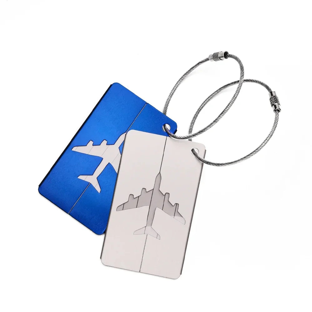 بطاقة تعريف للحقائب من الألمنيوم – أنيقة، متينة، ومناسبة للسفر