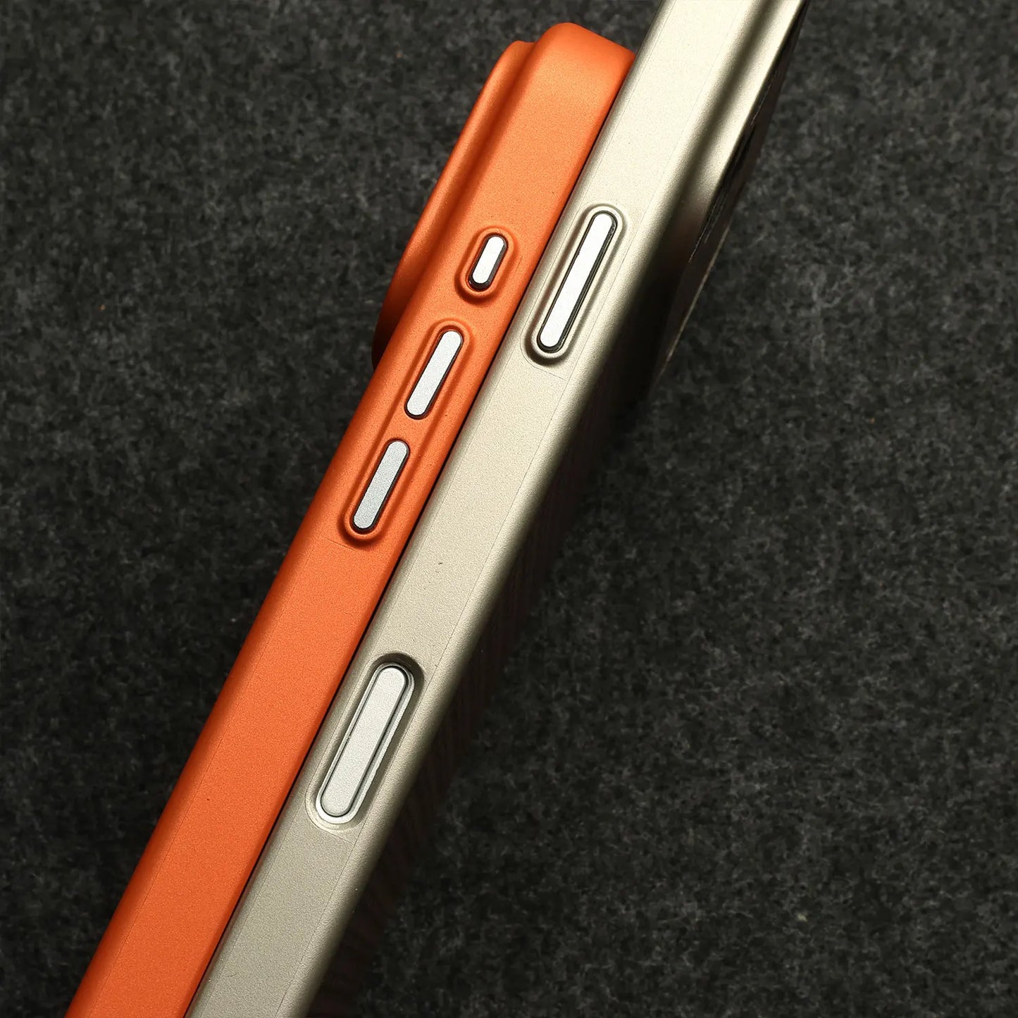 كفر آيفون مقاوم للصدمات بملمس ألياف كربونية مع طلاء PC – إطار برتقالي أنيق